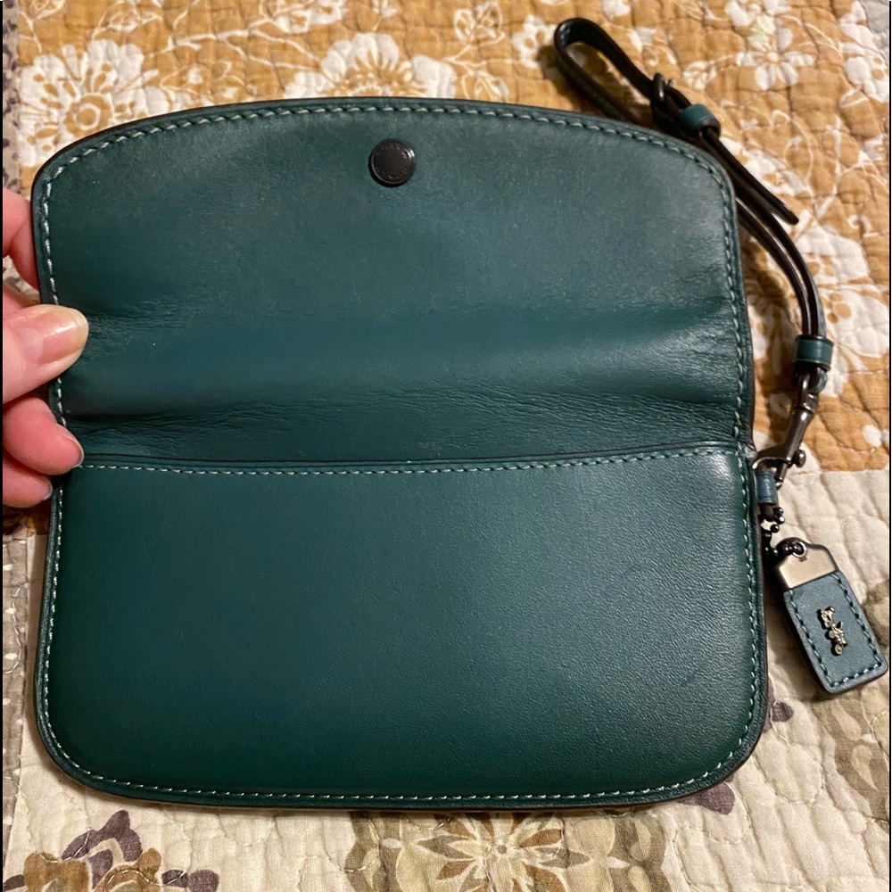 Excellent condition. Coach high end 1941 glove tanned leather collection.
